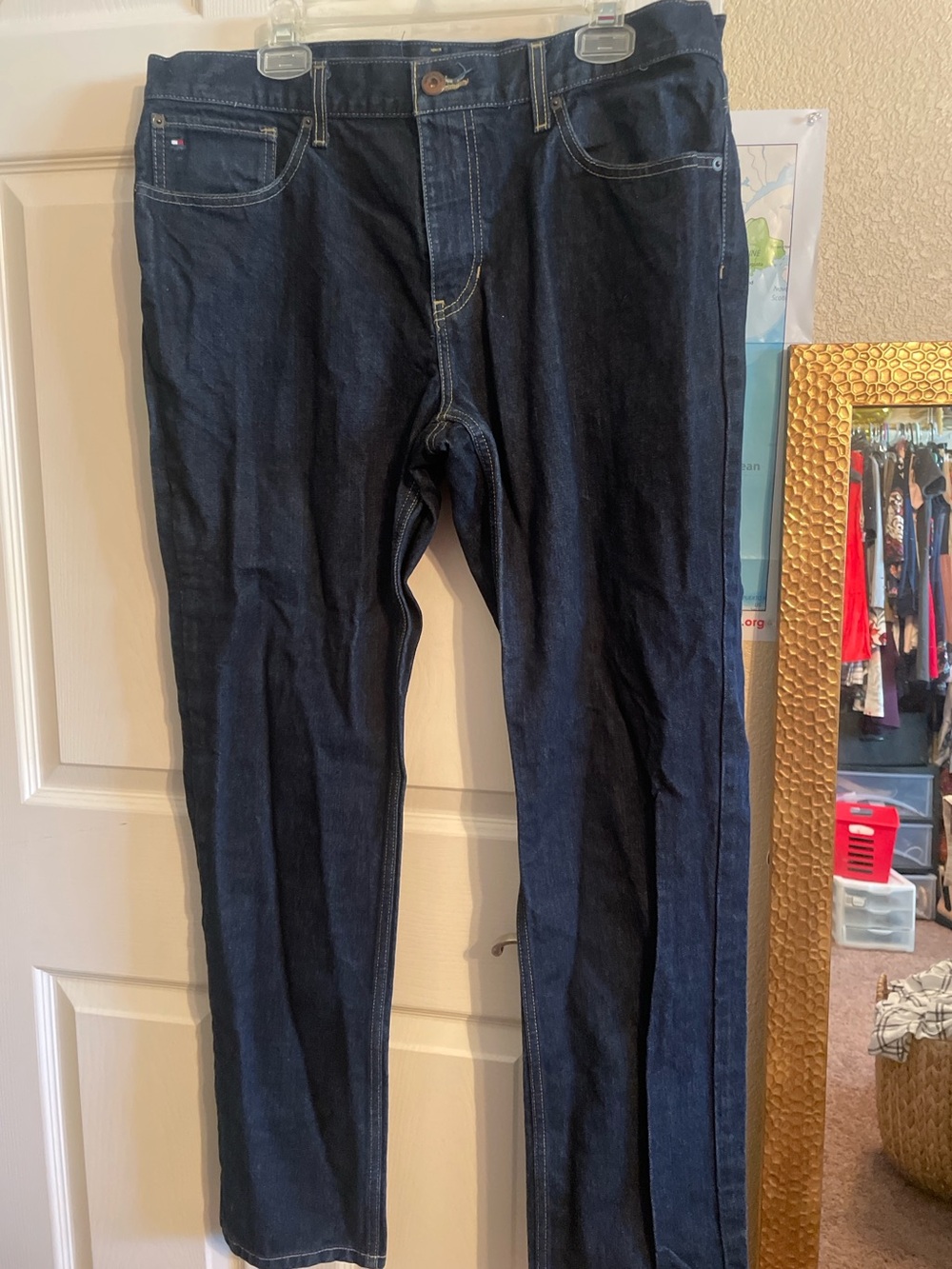 NWOT Men's Dark Blue Tommy Hilfiger jeans